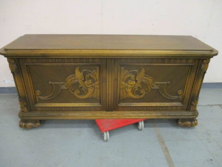 6718 - Bufet dub 1930 bohate vyrezavana 1930  176 x 52 cm  V - 76 cm  -  PRODANO